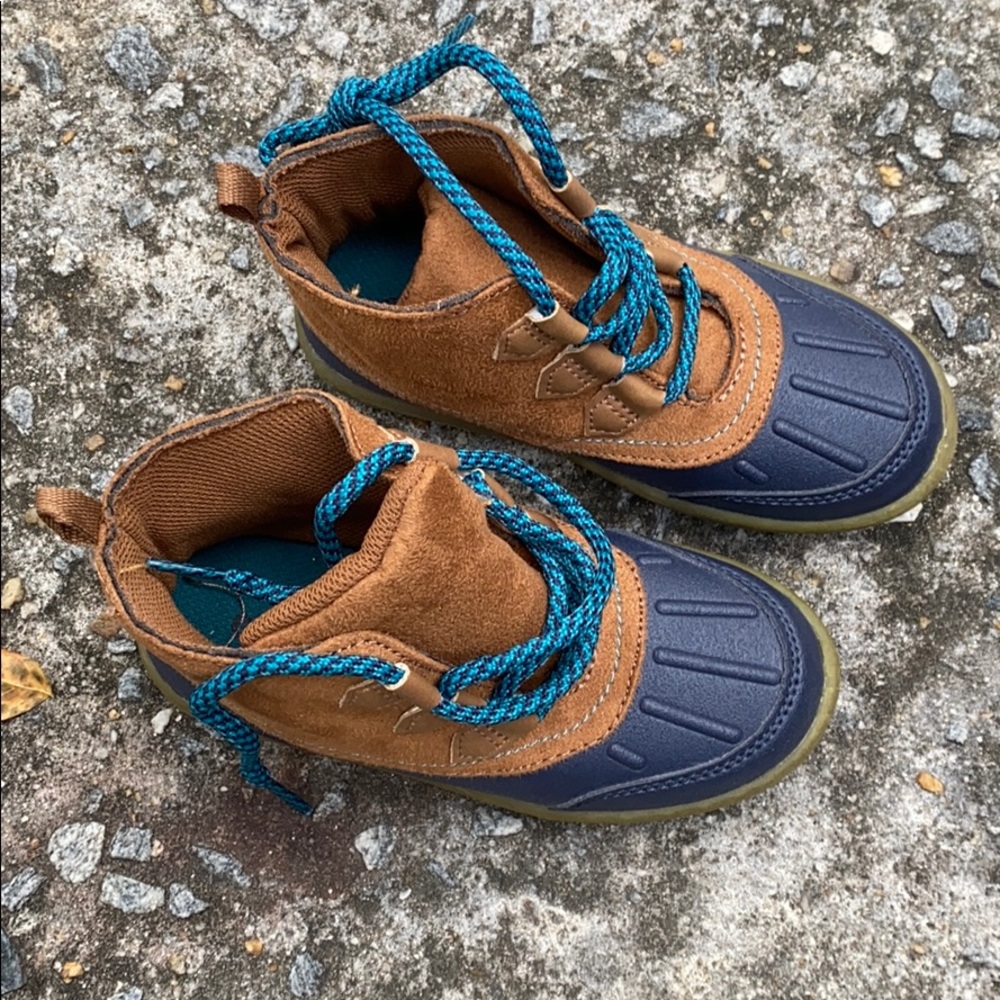 Oshkosh boots size 11 never worn